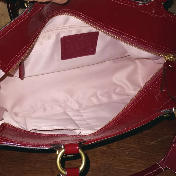 Coach 'gallery' signature embossed patent leather bag #f19462 - Picture 9 of 10